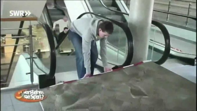 richtig-viel-spass-auf-der-rolltreppe-verstehen-sie-spass-das-erste-swr.jpg